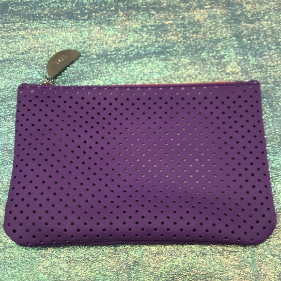 6/$15 Ipsy Cosmetic Bag - June 2022 Show Your Colors Purple Mesh w/ Lemon Charm - Picture 2 of 4